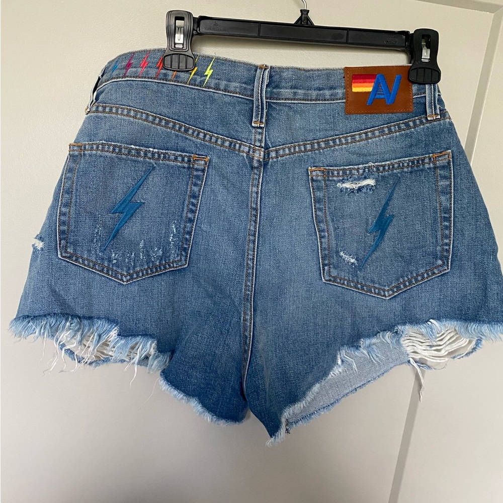 ⚡️ NWT AVIATOR NATION mid rise boyfriend cutoff medium wash denim jean shorts - Picture 8 of 9